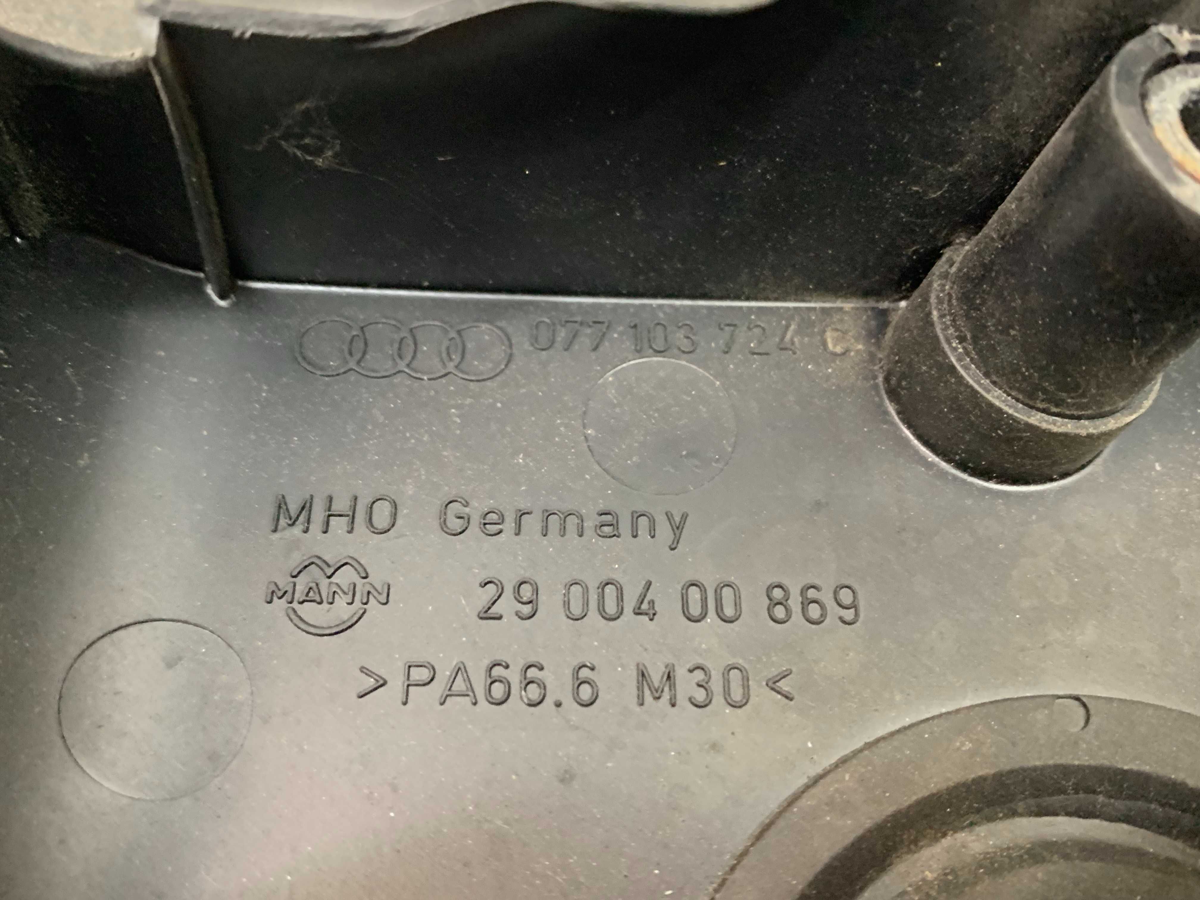 Audi A8 S8 D2 3.7 4.2B V8 Obudowa Osłona Górna Pokrywa Silnika