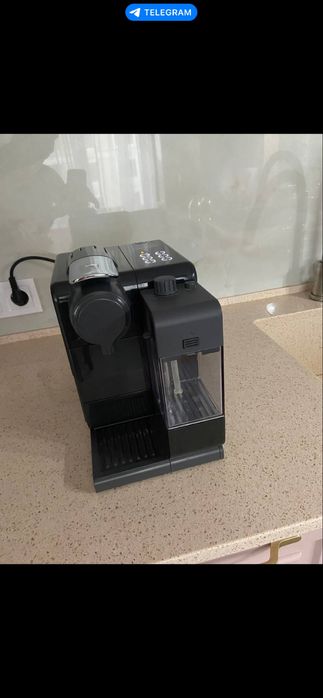 Кофемашина Nespresso De’Longhi EN560