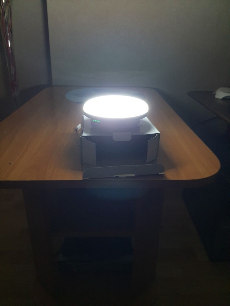 Продам безпроводную яркую светодиодную лампу со встроенным аккумулятор