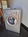 Maquina de lavar e secar a roupa INDESIT semi nova