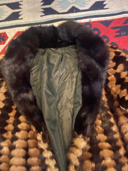 Жіночий норковий полушубок-автоледі.