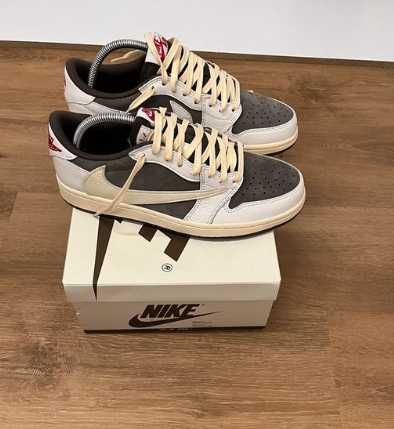 Buty_NIke_Jordan1RetroLowTravisScottReverseMocha RRR.42