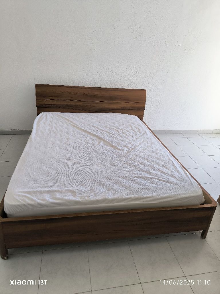 Estrutura da cama com colchão