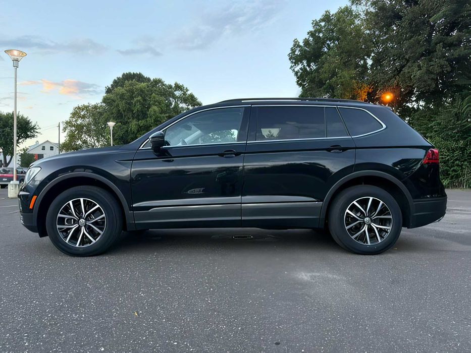 Volkswagen Tiguan      2021