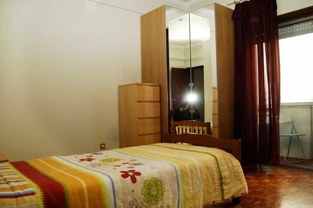 Quarto Feminino para estudantes junto ao metro - Lumiar