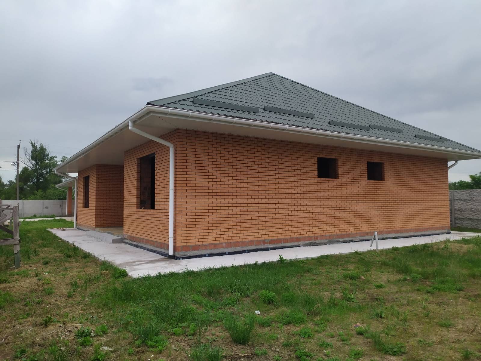 Продам дом в Обуховке рядом с лесом.