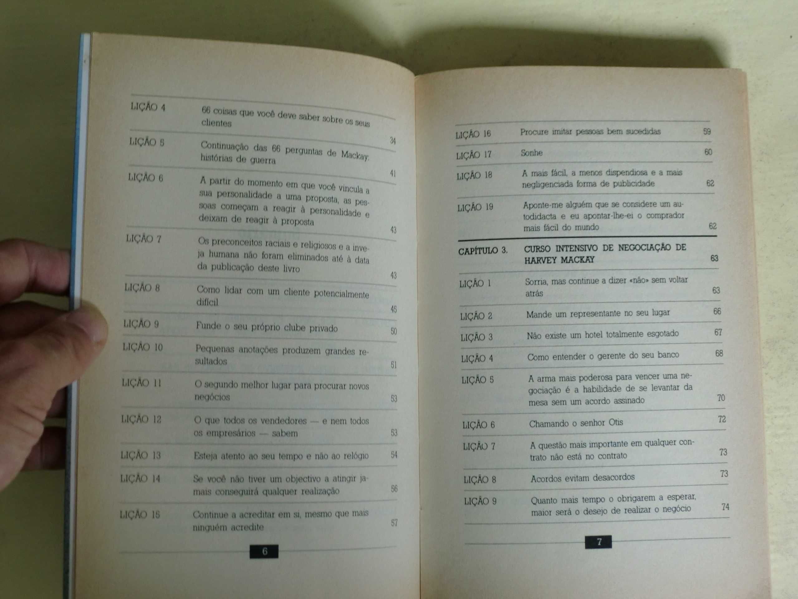 Como nadar com os tubarões sem ser comido vivo
de Harvey Mackay