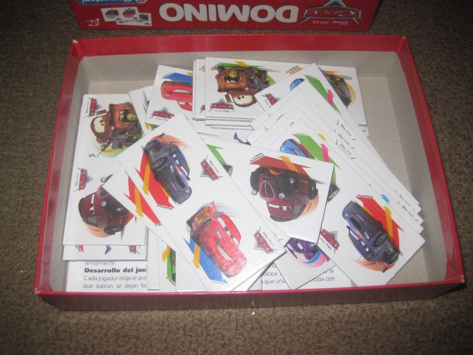 1 Puzzle e 1 Dominó do "Carros" Artigos Oficiais