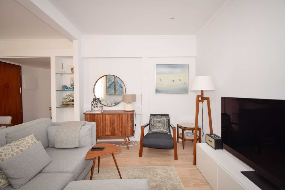 Apartamento T3 totalmente remodelado no Bairro dos Atores – Areeiro