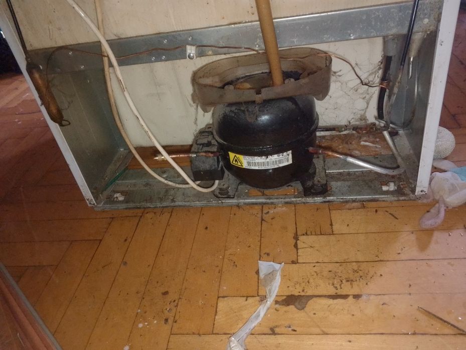 Холодильник Indesit  145 см, под восстановление в идеальном состоянии