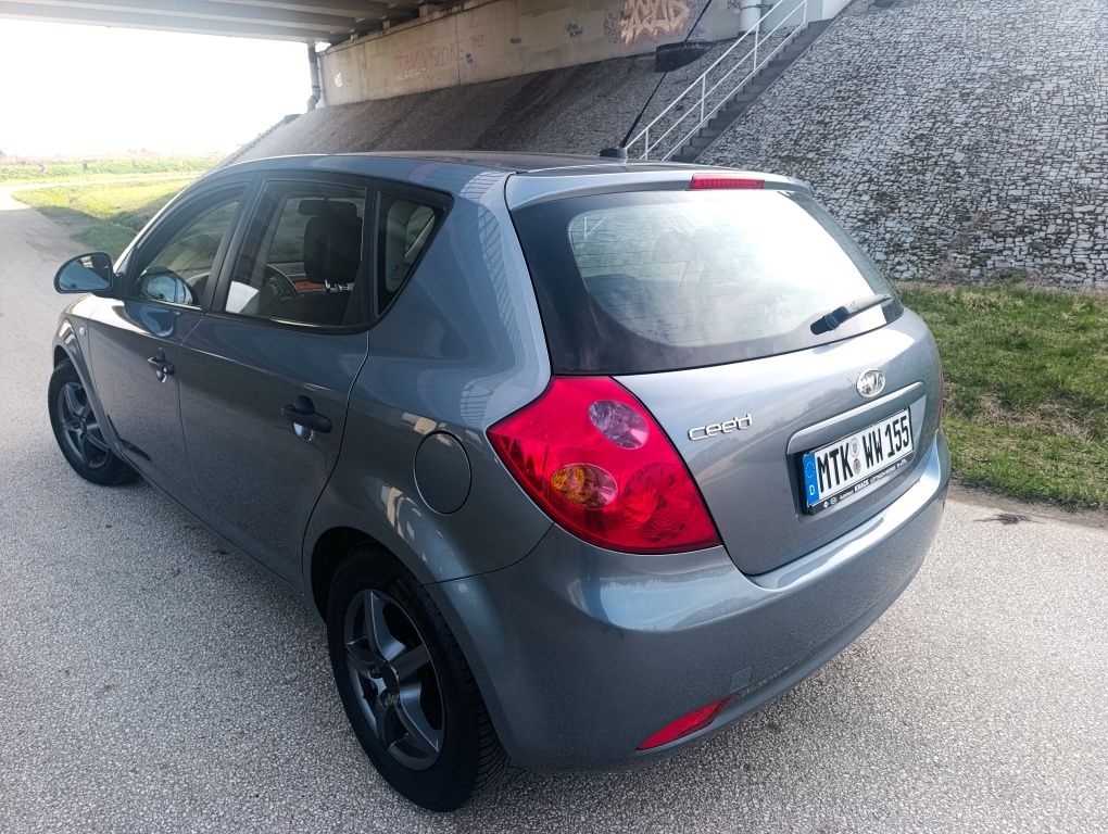 Kia Cee'd 1.4 benzyna klima Zadbana org przebieg Niemcy gwarancja