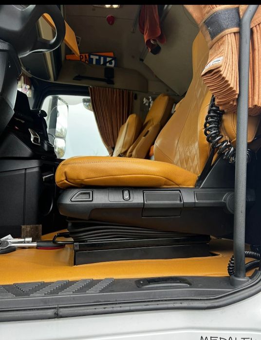 Obniżona podstawa fotela Mercedes Actros mp4/mp5.