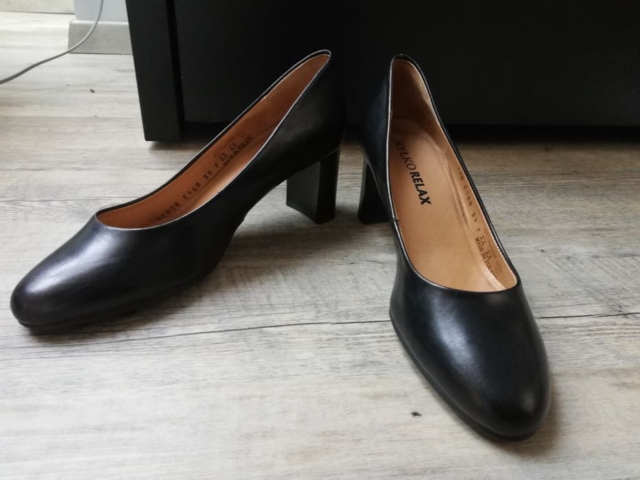 Skórzane buty na obcasie Ryłko rozmiar 39