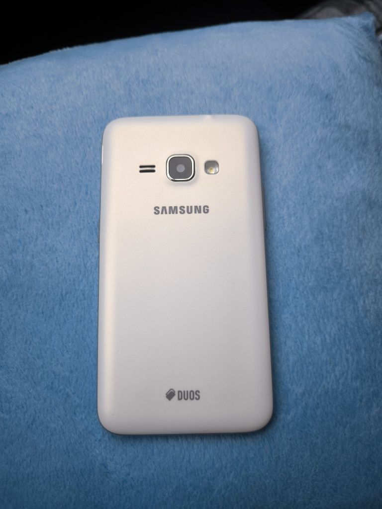 Продам телефон Samsung j120h
