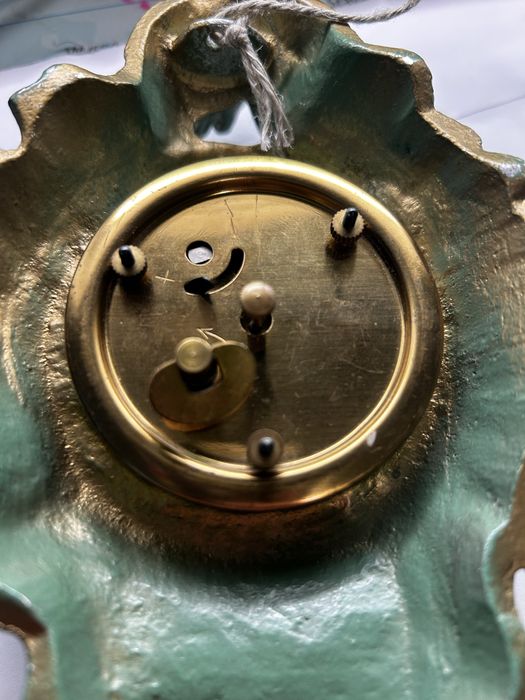 Zegar scienny wiszacy-odlew