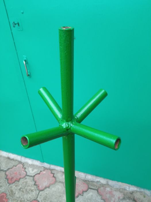 Продам триногу  для новогодней елки