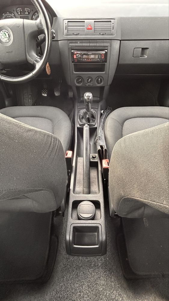 Skoda Fabia 1.2HTP com um dono