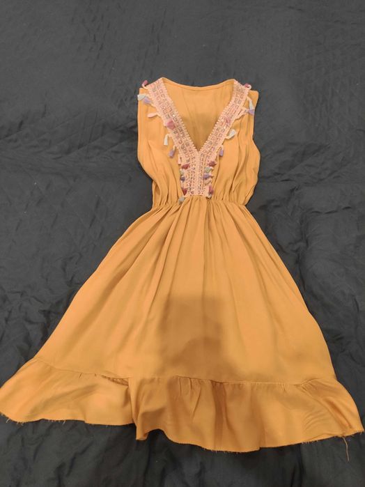 Sukienka letnia żółta frędzle chwosty