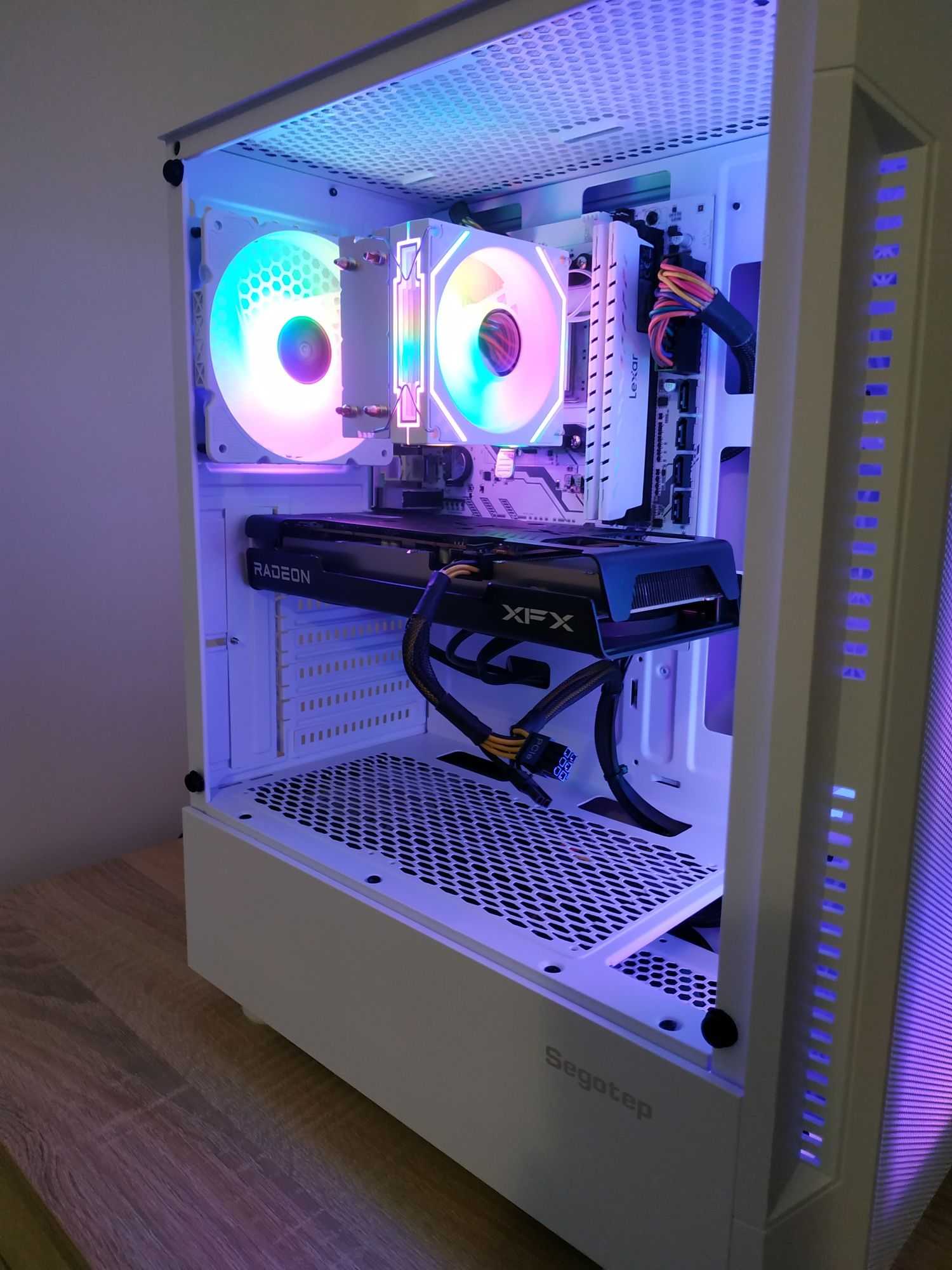 Komputer do gier Ryzen 5 3600/RX 6600 8 GB GDDR6/16 GB RAM DDR4/SSD M2