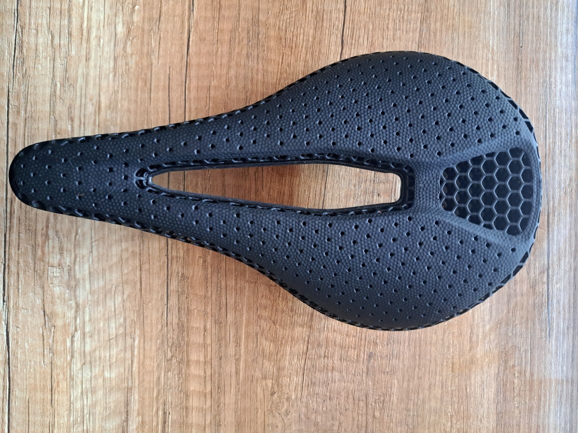 Siodełko RYET 3D HONEY COMB  carbon karbon