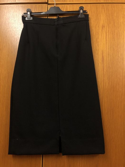 Saia forma preta de lã