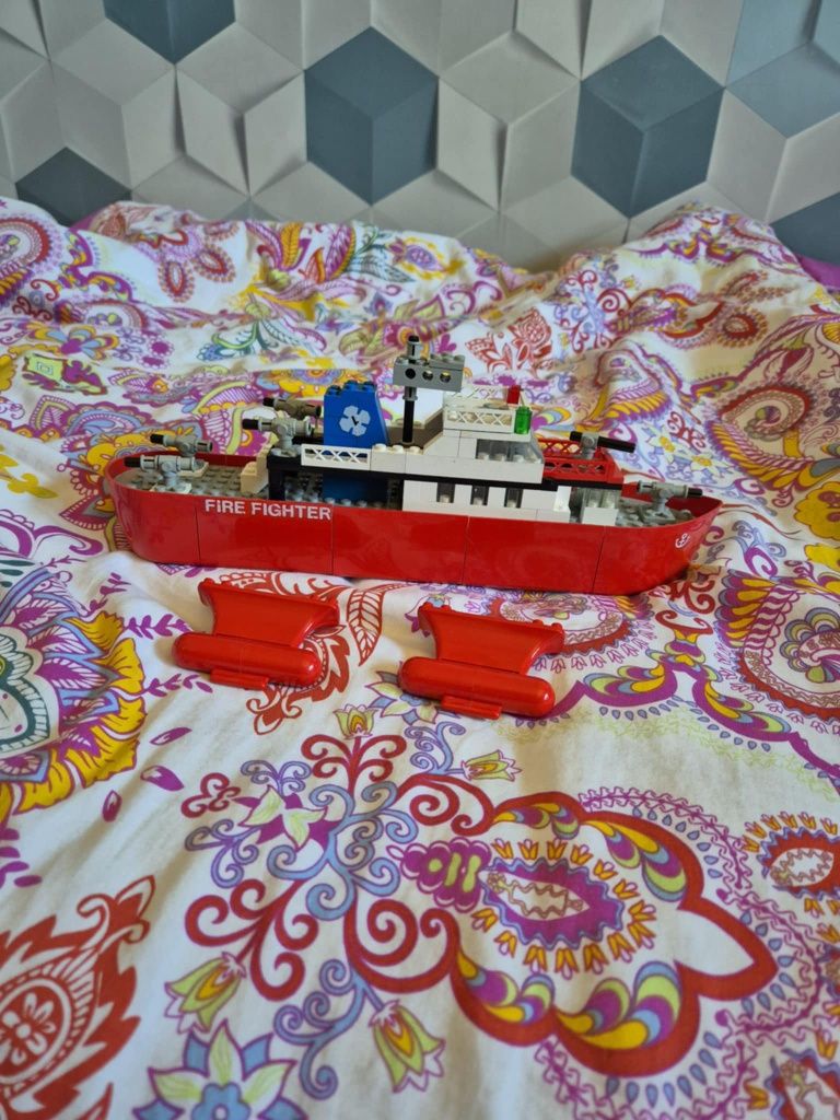 Stary LEGO 316 statek fire fighter