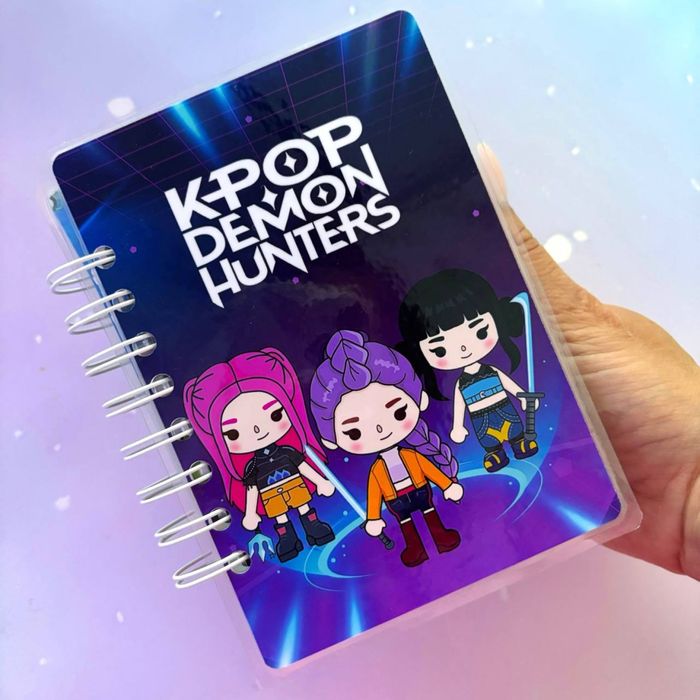 Mini album z elementami na rzepy demon hunters, saja boys, toca boca