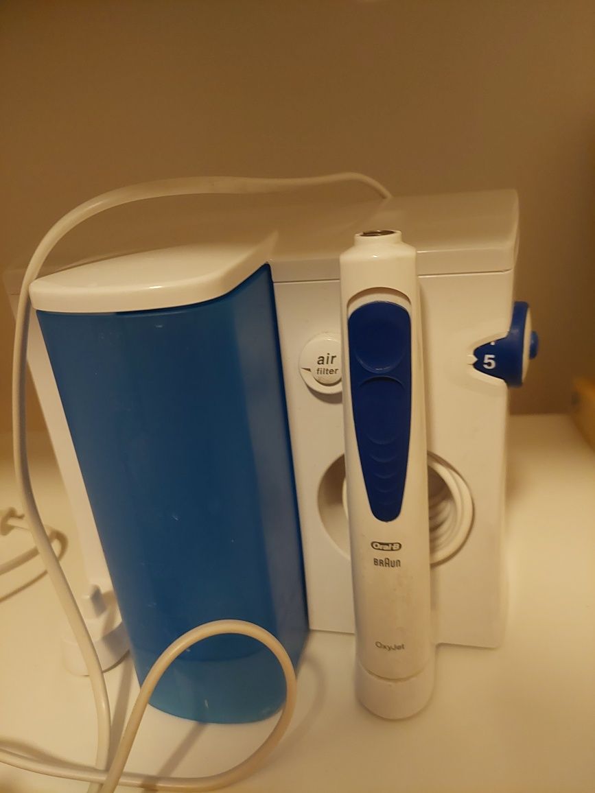 Jato/escova eletrica oral B Braun