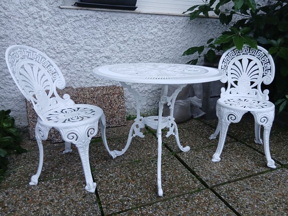 Conjunto Jardim de mesa e 2 cadeiras