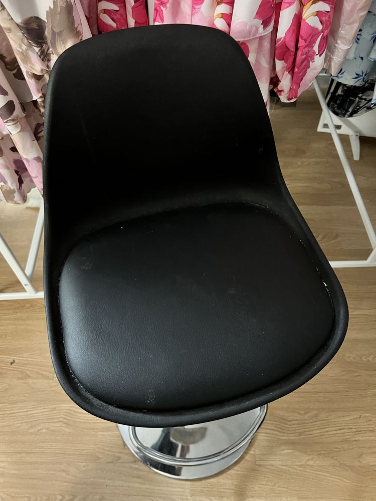 Czarny hoker / krzeslo wysokie
