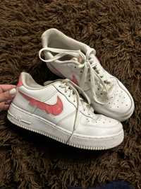 Белые кеды найк nike air force love for all