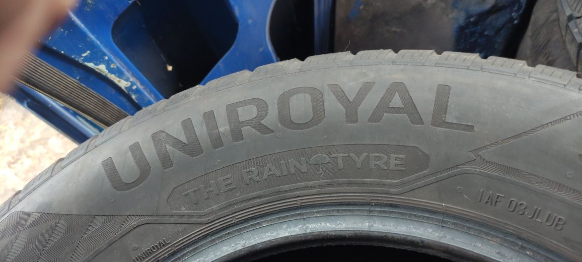 Opony zimowe z 2021r 215/65/16 Uniroyal 8N