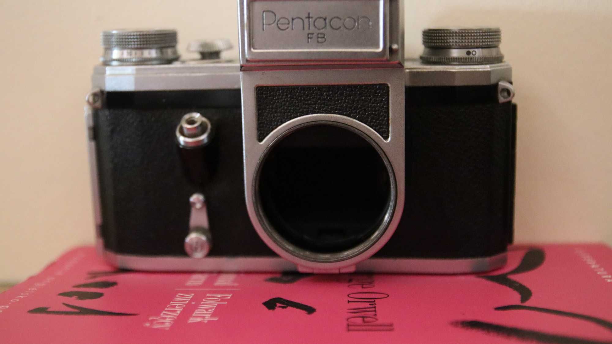 Pentacon FB z obiektywem Carl Zeiss Jena Tessar 2.8/50