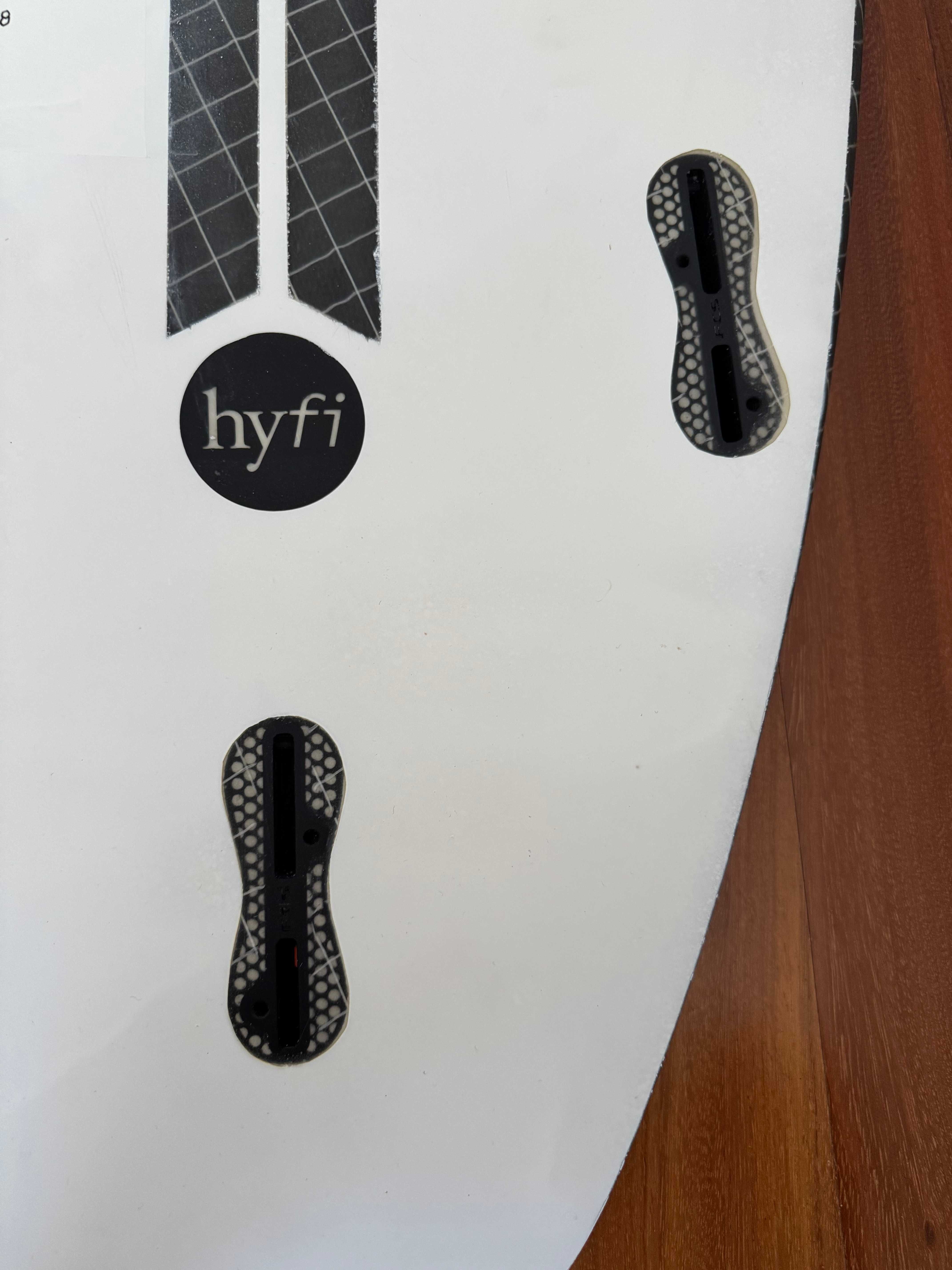 Prancha de surf JS Monsta Box HYFI 5’9 – 27,3 L (custom pintada)
