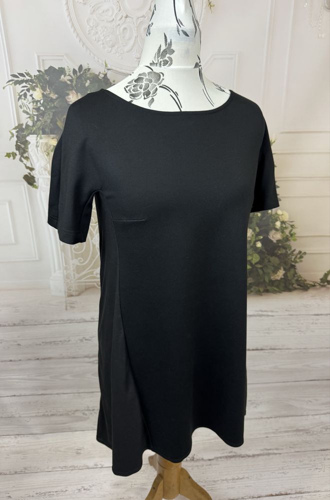 Elegancka czarna sukienka Orsay – klasyka i styl 40 L wstawki z boku