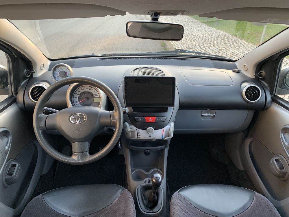 Toyota Aygo 68 cv * 128 mil km * Multimídia * Bancos Péle/Veludo * AC