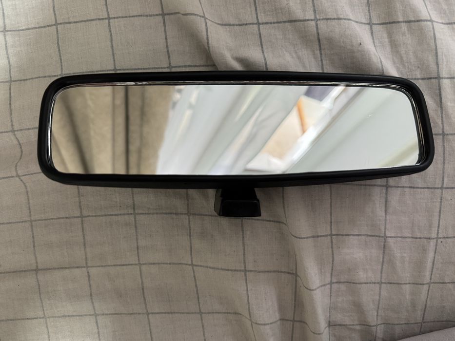 Зеркало заднего вида