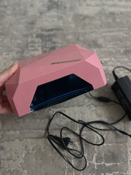 Продам лед лампу нова