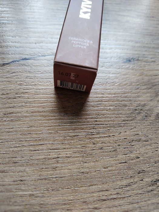 Balsam do ust Lipper Kyiv Cake Lip Balm firmy LIPSS