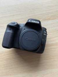 Canon 80D EOS z obiektywem 50mm i akcesoriami