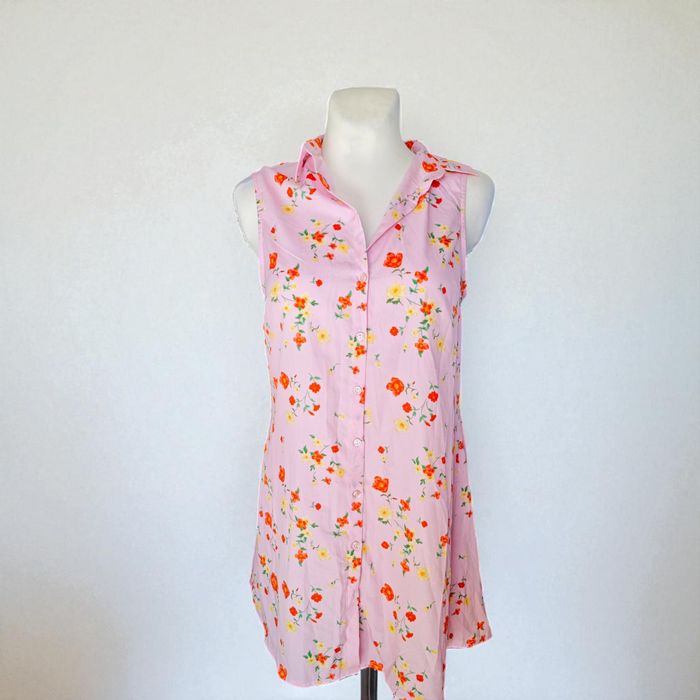 Urocza koszulowa sukienka damska Terranova pudrowy róż kwiaty