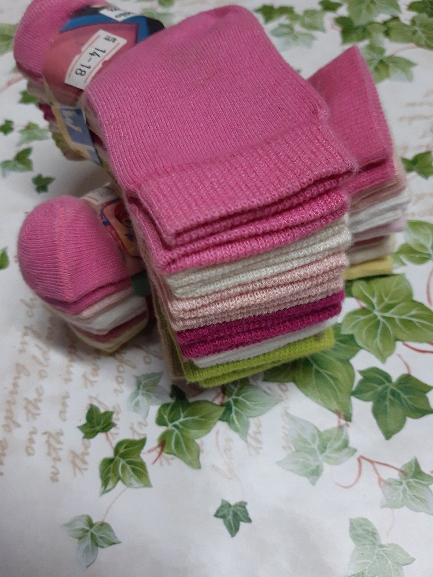 14 pares de meias de bebé