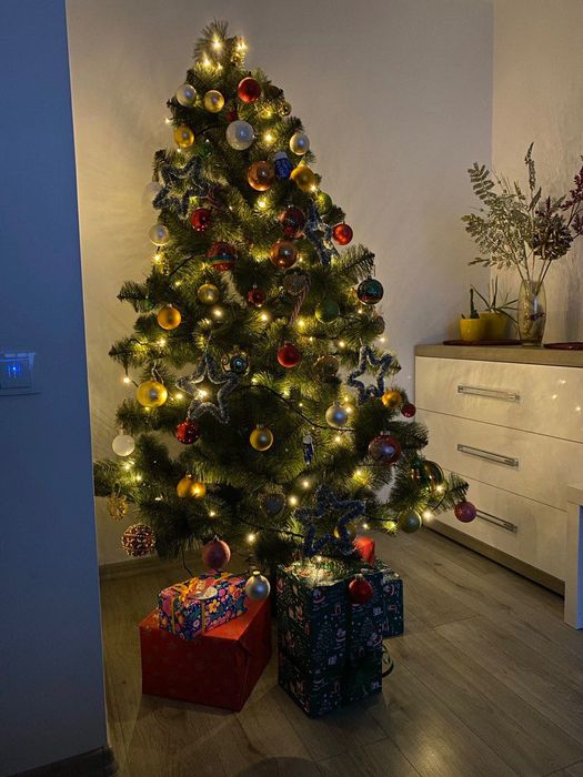 Ялинка штучна  180 см.