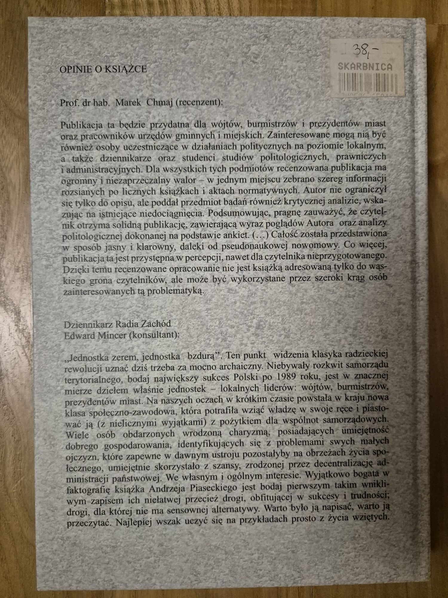 Samorząd i wspólnoty lokalne Menadżer i polityk Model Piasecki