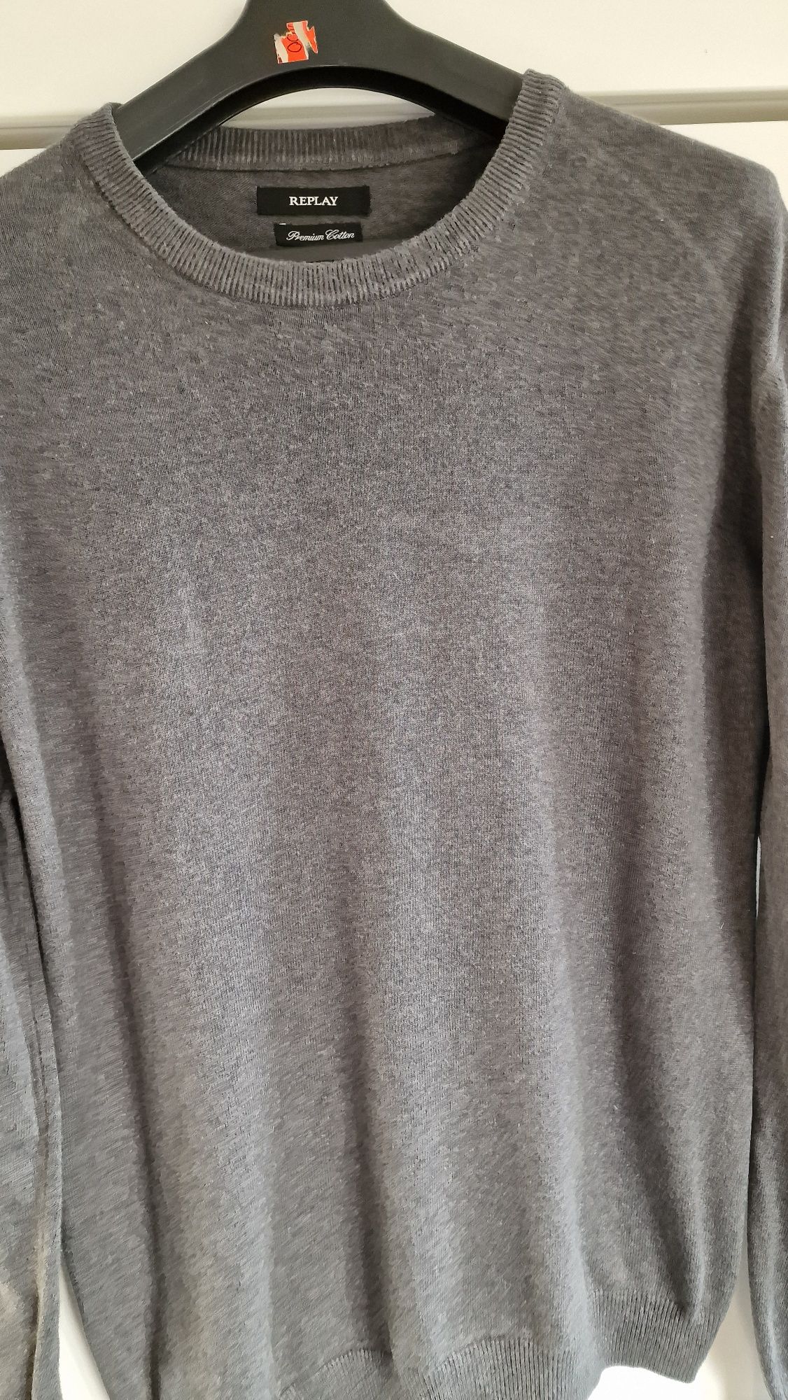 Ładny sweter męski  Replay
Długość całkowita 72cm 
Szerokość pod pacha