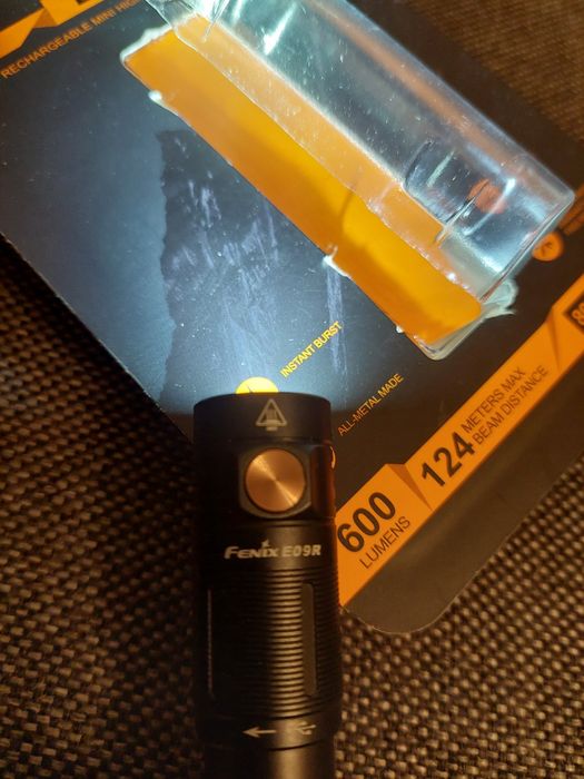 Nowa latarka Fenix e09r 600 lumenów 124m