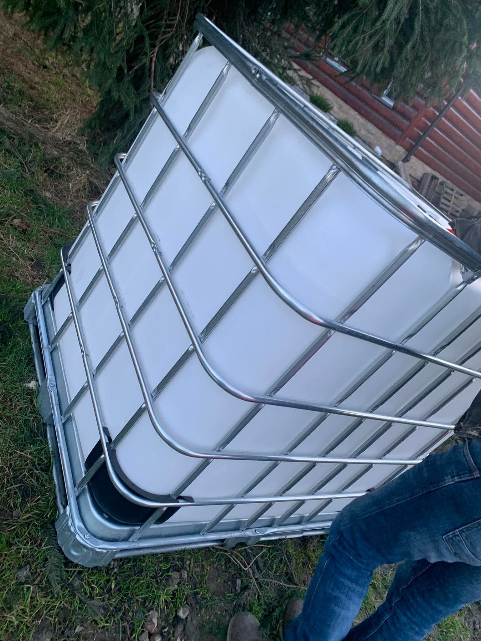 mauzer na metalowej palecie