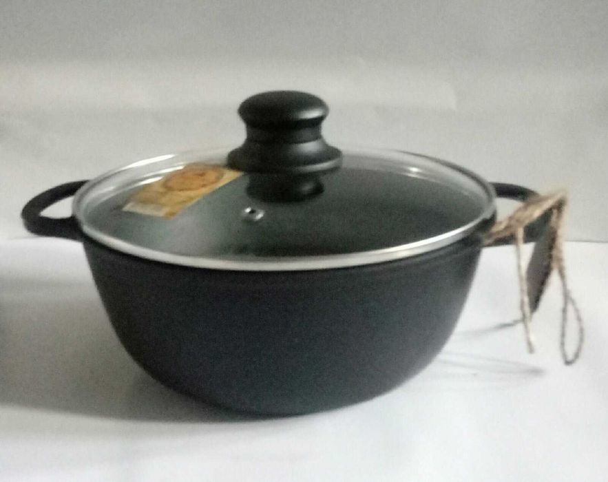 Кастрюля чугунная с крышкой