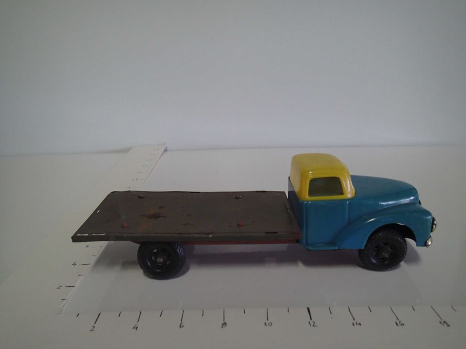 Brinquedo antigo em chapa