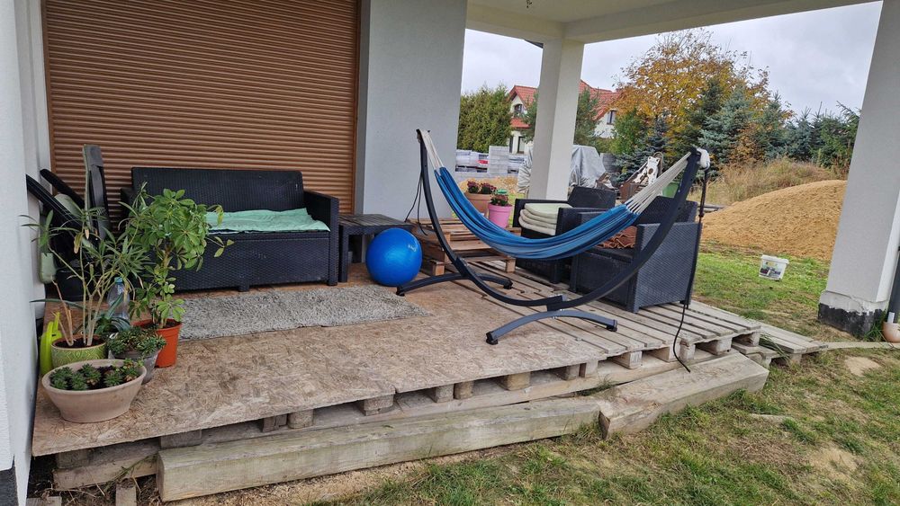 Taras drewniany (tymczasowy/ budowlany), 12 palet, OSB, krokwie, belki